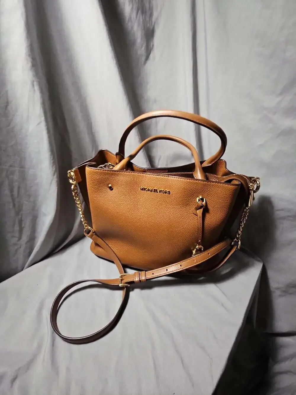 MICHAEL Michael Kors Arielle Medium Pebbled Leather Satchel in Acorn